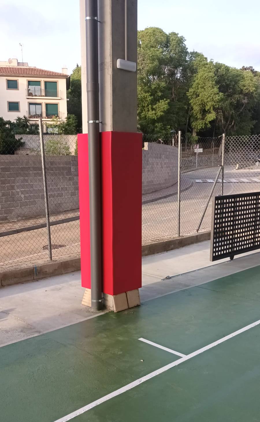 Protectores de columnas para centro deportivo en Tarragona